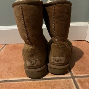 size 6 brown UGGS